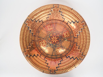 Vente aux enchères Grand plat hispano mauresque en faïence lustrée, à décor irisé de moti