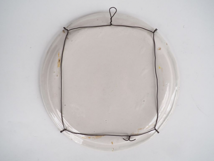 Plat rond en faïence de Moustiers XVIIIème décor en camaïeu vert de tr