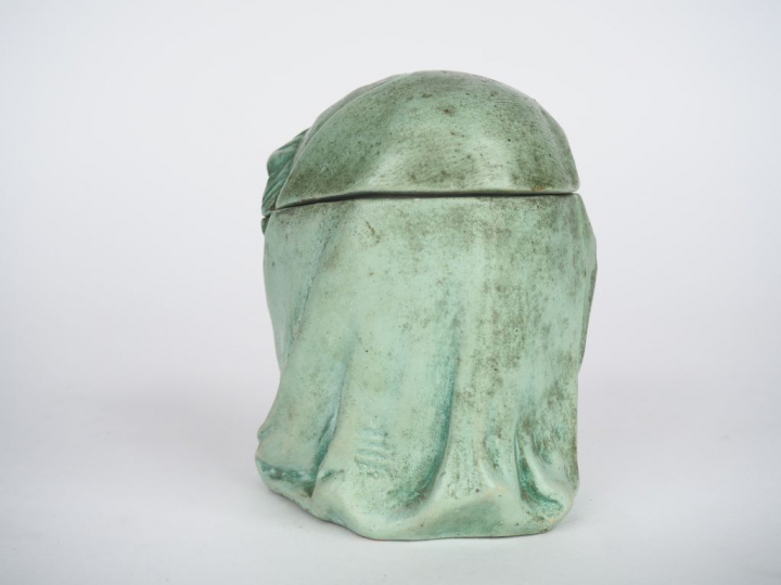 Pot à tabac fin XIXème en stuc polychrome en forme de jeune africaine.