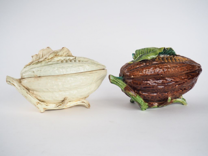 Deux saucières fin XIXème en barbotine polychrome en forme de courges.