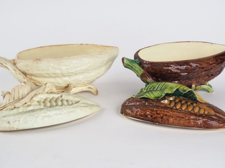 Deux saucières fin XIXème en barbotine polychrome en forme de courges.