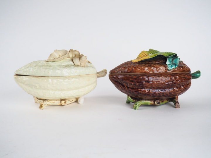 Deux saucières fin XIXème en barbotine polychrome en forme de courges.