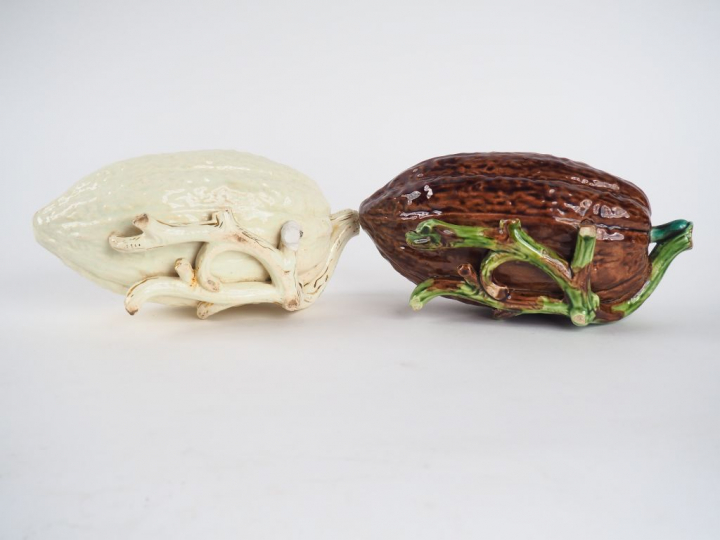 Deux saucières fin XIXème en barbotine polychrome en forme de courges.