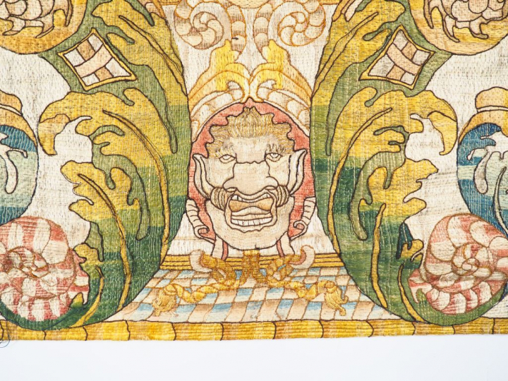 Très beau et grand panneau de broderie, XVIIème siècle, Italie ( ?).  