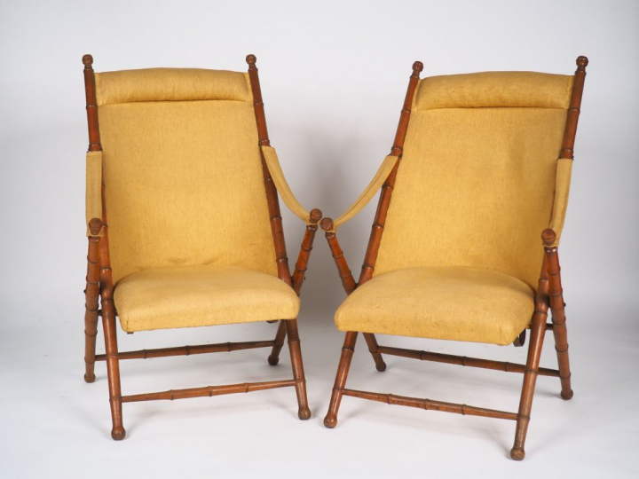 Paire de grands fauteuils pliants 1900 en bambou, garniture de tissu j