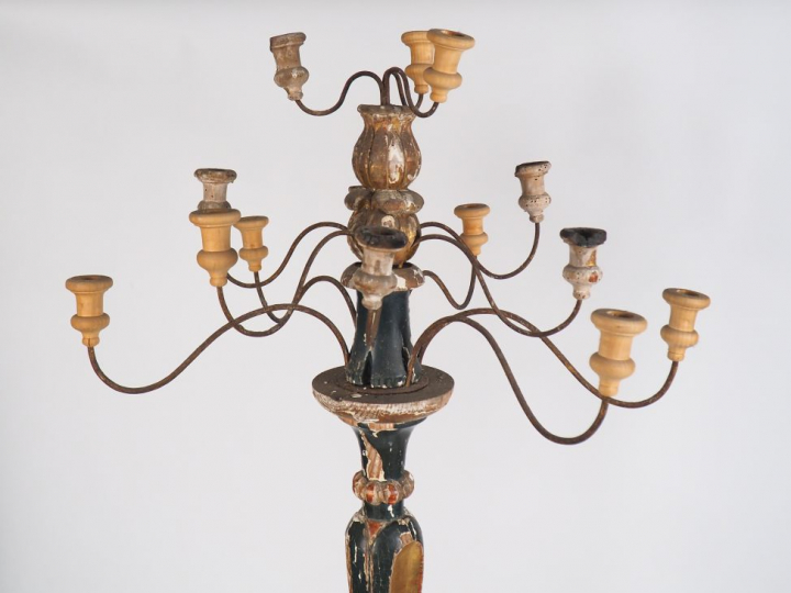 Paire de grands candélabres début XIXème de style Louis XIV en bois sc
