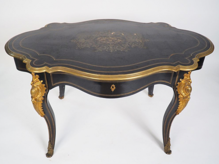 Table de milieu Napoléon III de style Louis XV en marqueterie boulle, 