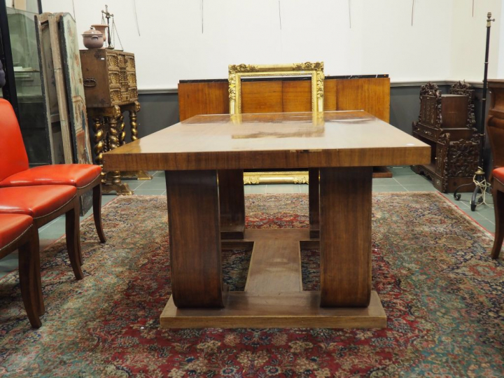 Table de salle à manger Art Déco en  acajou et placage d'acajou, piète