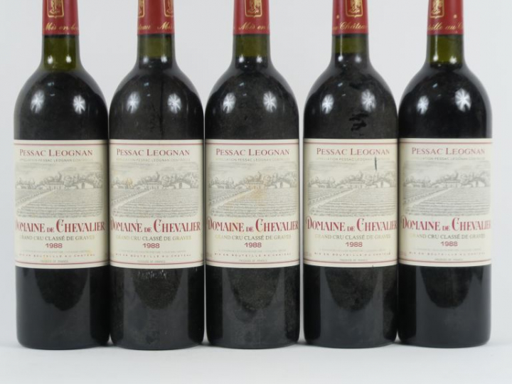 5 BOUTEILLES DOMAINE DE CHEVALIER GCC GRAVES - 1988 - 4 BG/1 LB