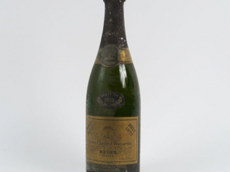 Vente aux enchères 1 BOUTEILLE CHAMPAGNE VEUVE CLICQUOT PONSARDIN 'CARTE OR' - 1973 - BLS