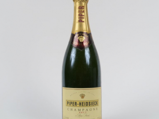 Vente aux enchères 1 BOUTEILLE CHAMPAGNE PIPER HEIDSIECK 'CUVÉE BRUT' - COFFRET