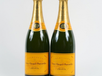 Vente aux enchères 2 BOUTEILLE CHAMPAGNE VEUVE CLICQUOT PONSARDIN - HOUSSES