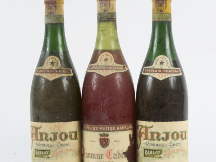 3 BOUTEILLES LANGLOIS CHÂTEAU 1959 : 2 ANJOU COTEAUX DU LAYON 5 CM/6,5