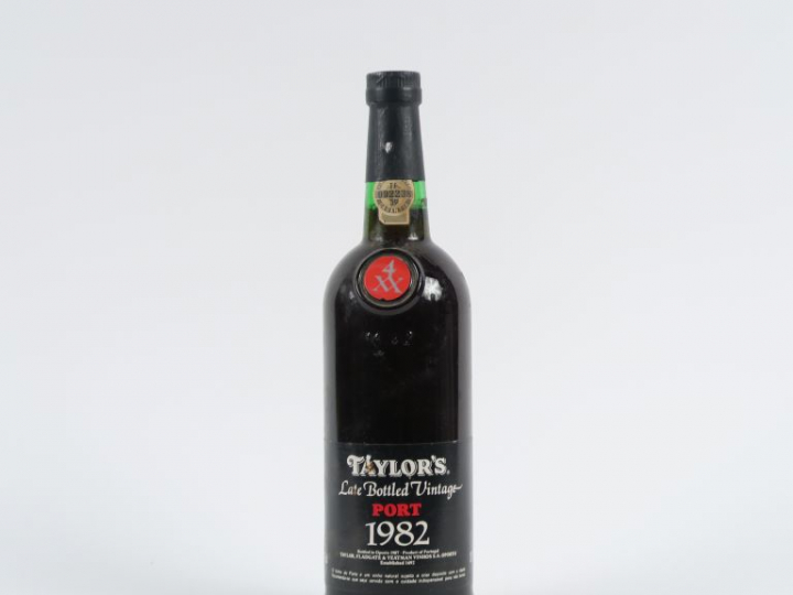 1 BOUTEILLE PORTO TAYLOR'S’LATE BOTTLED VINTAGE' - 1982