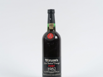 Vente aux enchères 1 BOUTEILLE PORTO TAYLOR'S’LATE BOTTLED VINTAGE' - 1982