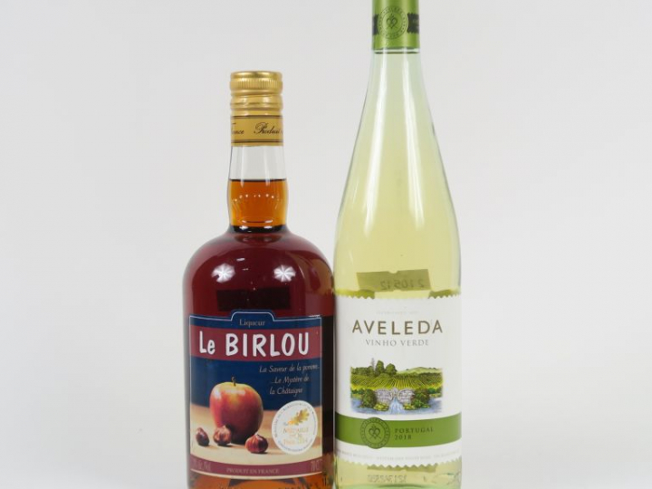 2 BOUTEILLES : 1 LIQUEUR DE CHATAIGNE LE BIRLOU - 1 VINHO VERDE AVELED
