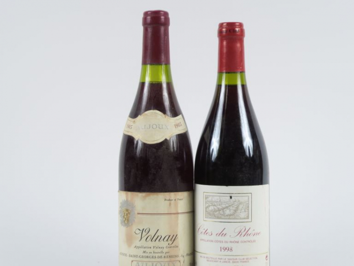 2 BOUTEILLES : 1 VOLNAY AUJOUX 1985 - 1 CÔTES DU RHÔNE 1998