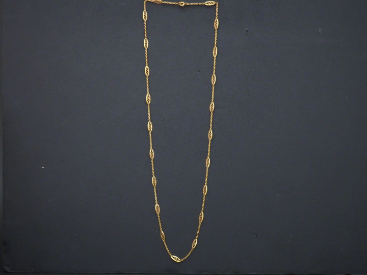 Chaine en or jaune, maille forçat, à décor de maillons ovales filigran