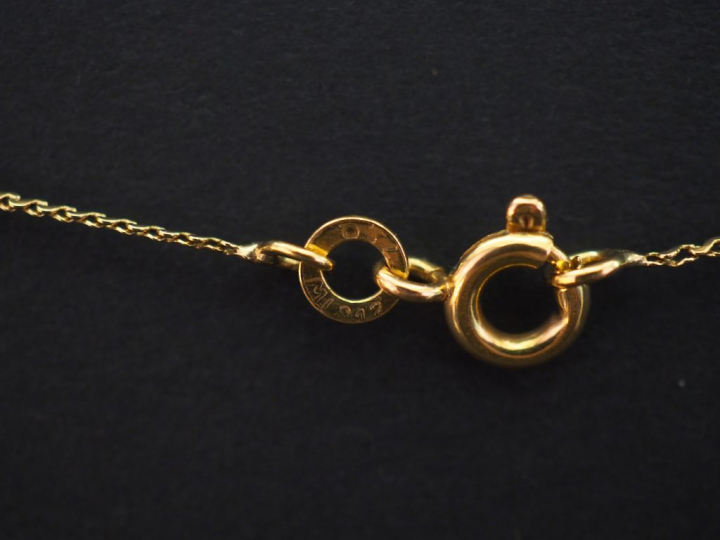 	Chaine en or jaune. Long. 47 cm Poids. 2,20 g (légèrement abimée)