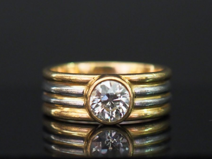 	Bague jonc en platine et or blanc, composée de quatre anneaux solidai