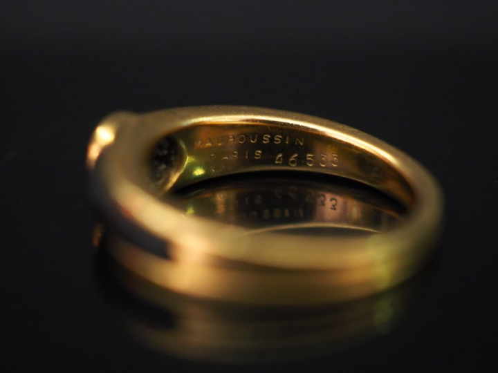 MAUBOUSSIN  Bague jonc, modèle Nadia, en or jaune, sertie en son centr