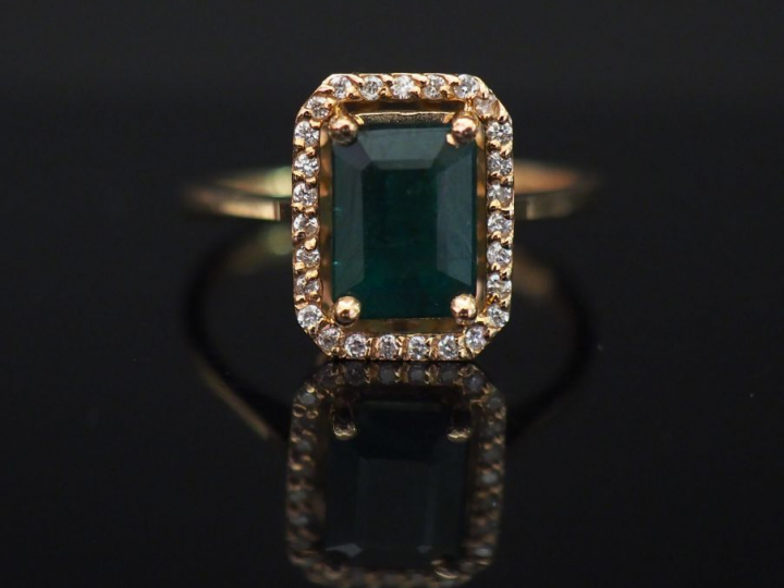 Bague de style Art déco en or rose 14k, sertie en son centre d’une éme