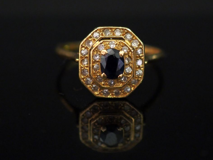 	Bague de style Art déco de forme octogonale en or jaune, sertie en so