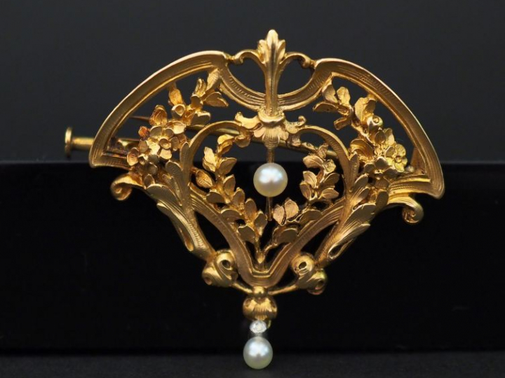 	Broche/pendentif Art Nouveau en or jaune et  perles dont une en pende