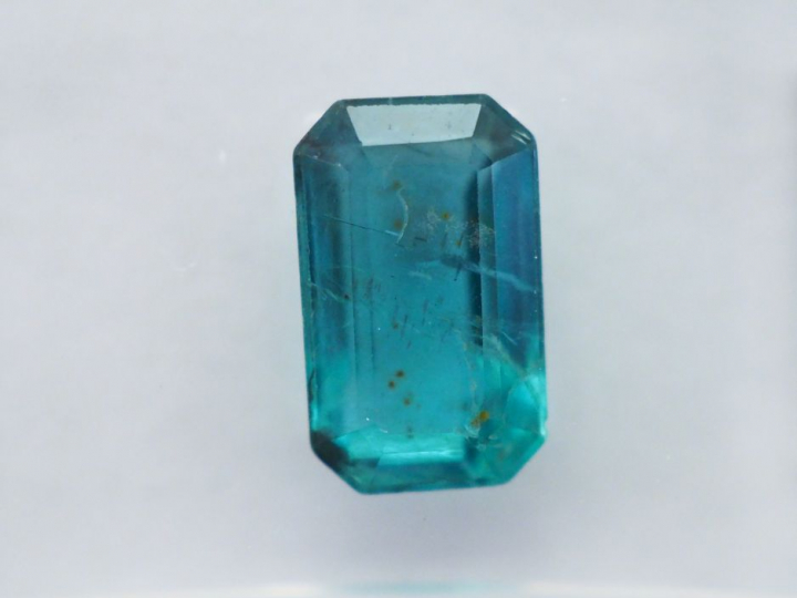 Emeraude sur papier de 1,95 ct. Avec son certificat.