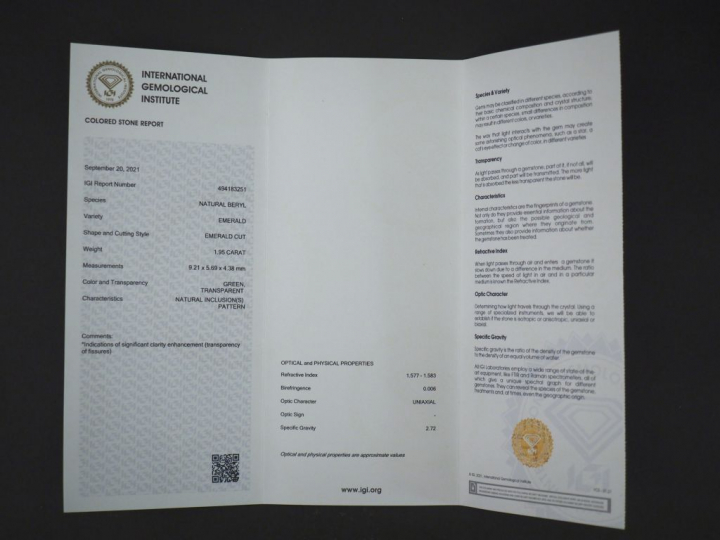 Emeraude sur papier de 1,95 ct. Avec son certificat.