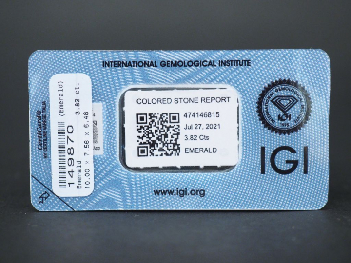 Emeraude sur papier de 3,82 ct. Avec son certificat.