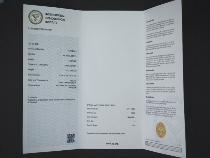 Emeraude sur papier de 3,82 ct. Avec son certificat.