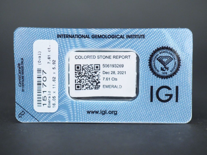 	Emeraude sur papier de 7,61 ct. Avec son certificat.