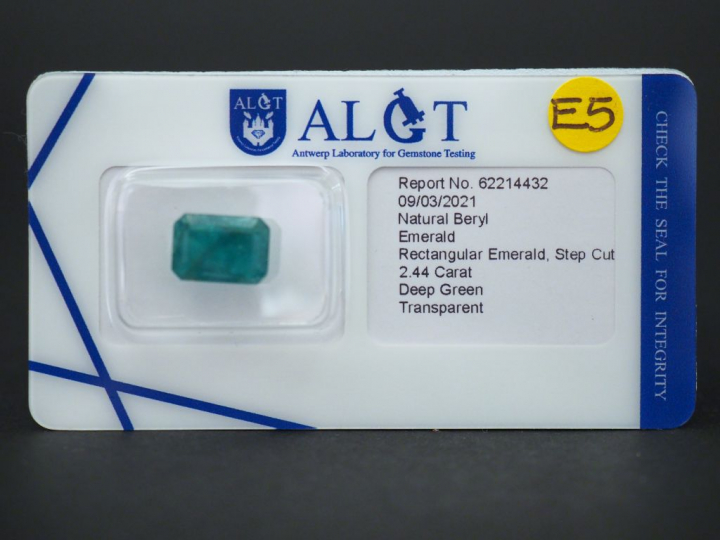 Emeraude sur papier de 2,44 ct. Avec son certificat.