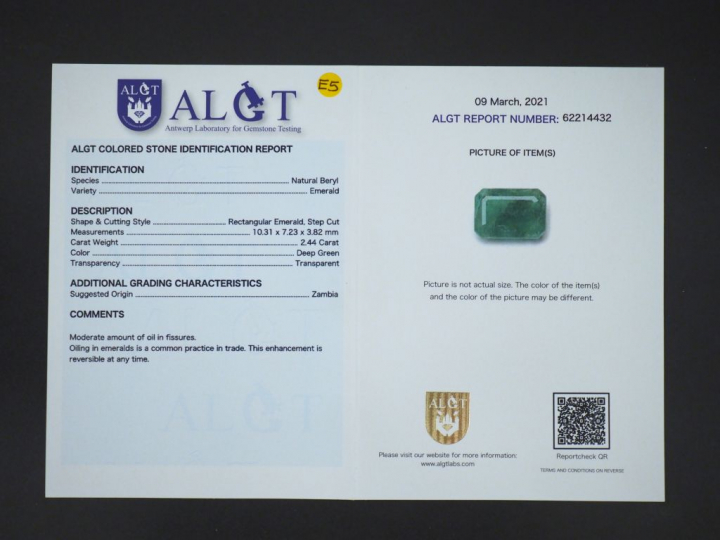 Emeraude sur papier de 2,44 ct. Avec son certificat.