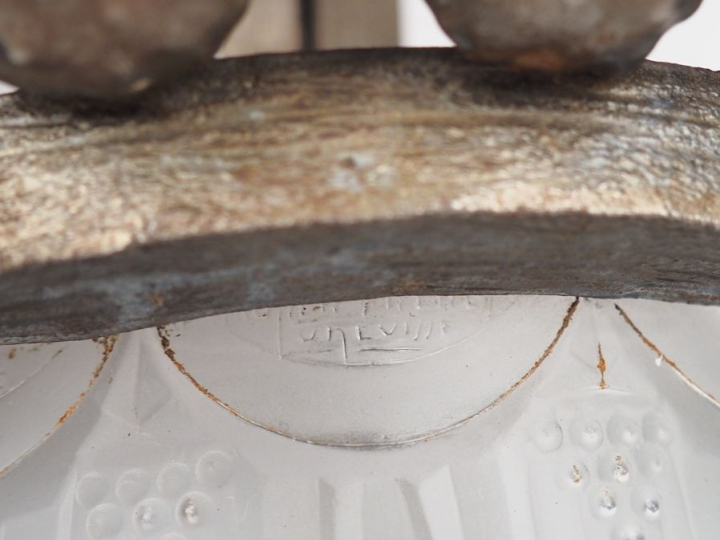 MULLER frères à Luneville. Suspension Art Déco en fer forgé et verre à