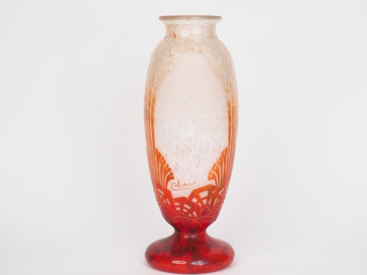 CHARDER, LE VERRE FRANCAIS. Vase "Algues" en verre à décor gravé en ca
