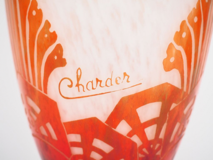 CHARDER, LE VERRE FRANCAIS. Vase "Algues" en verre à décor gravé en ca
