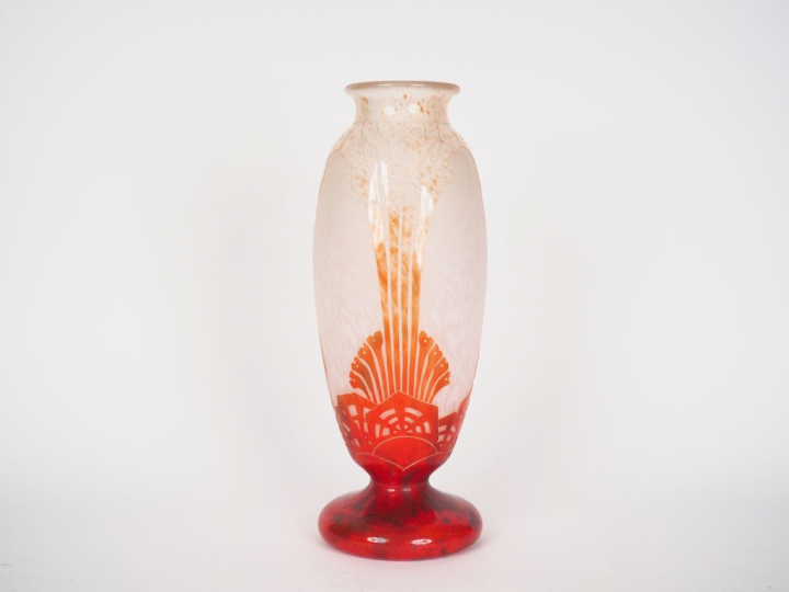 CHARDER, LE VERRE FRANCAIS. Vase "Algues" en verre à décor gravé en ca
