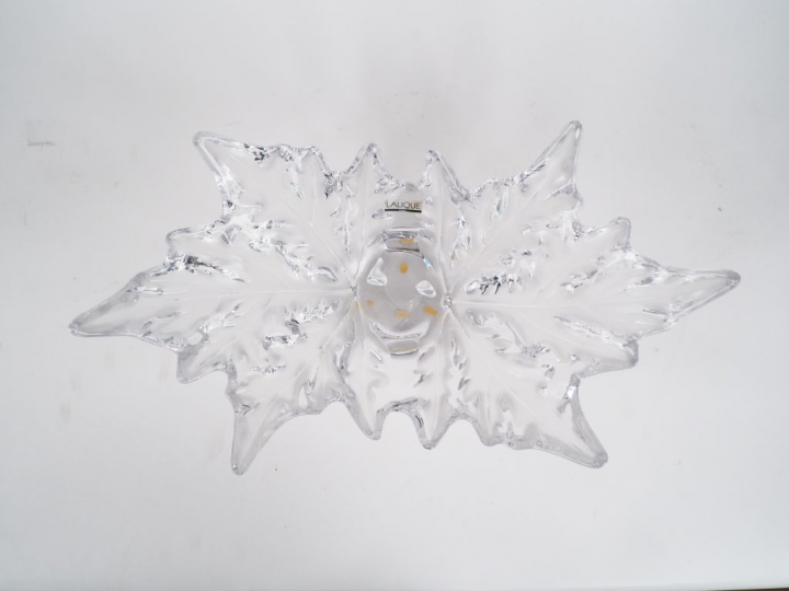 LALIQUE . Coupe "Champs Elysées", dans sa boîte. Signée. Dim. 19,5 x 4