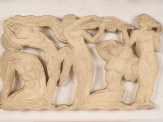 Vente aux enchères P. GELIS. "Allégorie de la danse". Plaque en stuc signée en bas à gauc