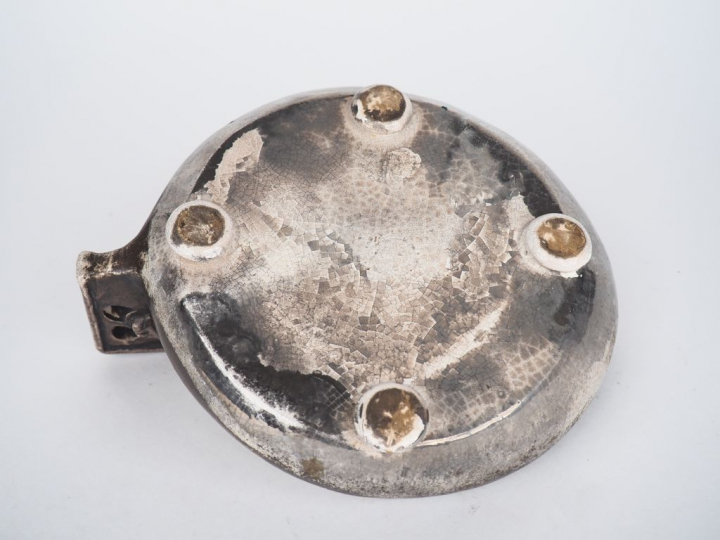 Coupe à anse début Xxème en faïence craquelée, argentée et en partie b