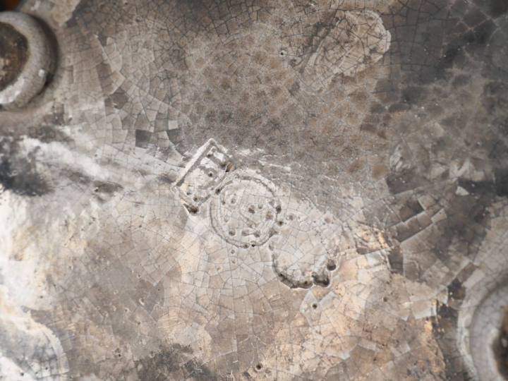 Coupe à anse début Xxème en faïence craquelée, argentée et en partie b