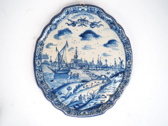 Vente aux enchères Plaque murale XVIIIème en faïence de Delft à décor en camaïeu de bleu 