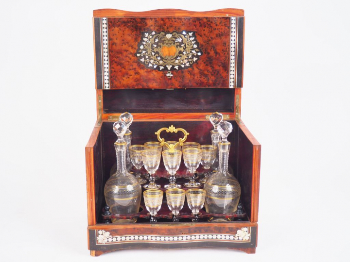 Cave à liqueur Napoléon III en marqueterie Boulle et incrustrations de