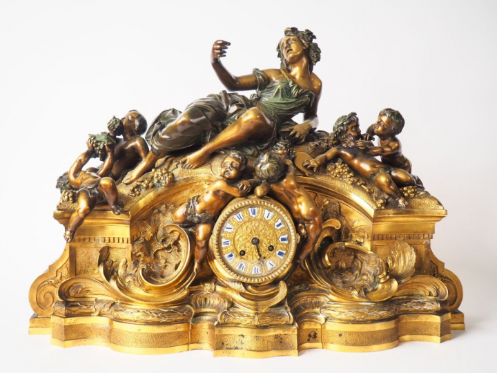 Grande pendule de cheminée Napoléon III en bronze à double patine figu