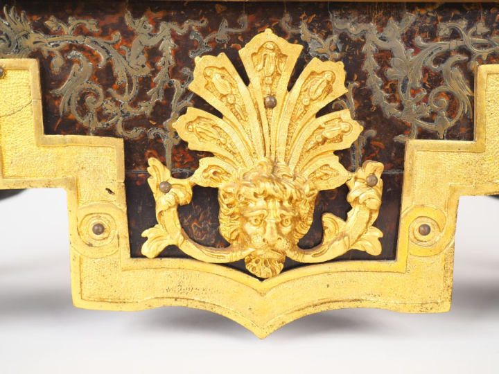 MARTINOT à Paris.  Cartel de style Louis XIV en bronze et marqueterie 