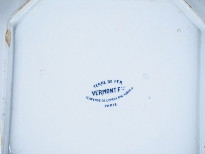 Partie de service de table Napoléon III en terre de fer à décor en cam