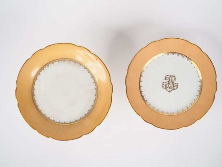 Compotier et coupe sur talon XIXème en porcelaine de Paris à décor d'u