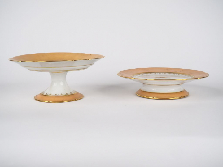 Compotier et coupe sur talon XIXème en porcelaine de Paris à décor d'u